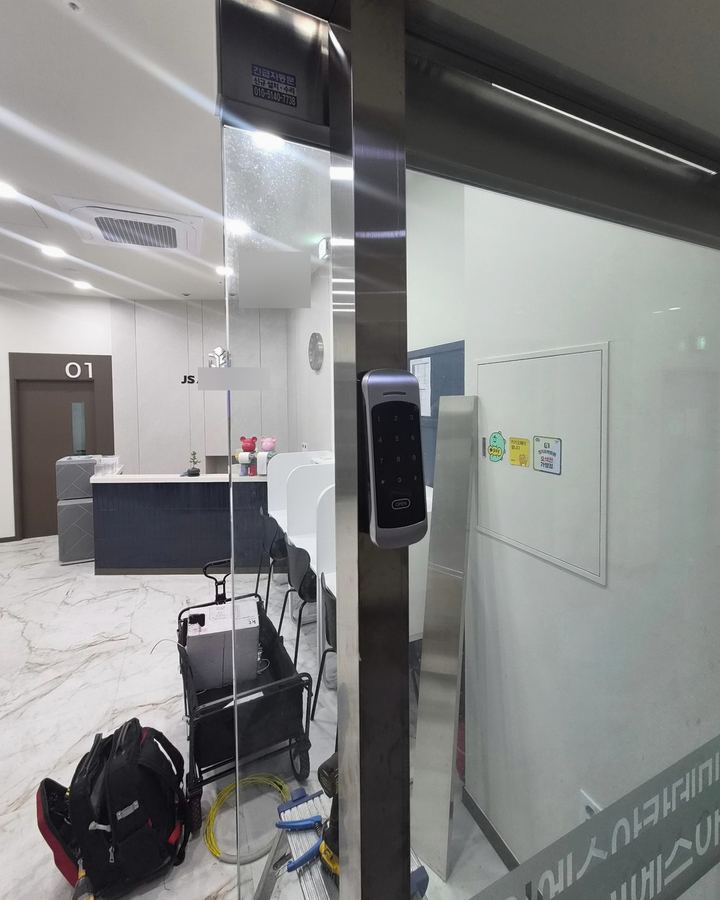 청학동 자동문번호키설치 현장